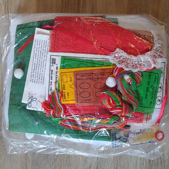 Lot of 2 Christmas Craft Kits Creative Circle Wreath 2330 Yours Truly Ornaments - Picture 4 of 8